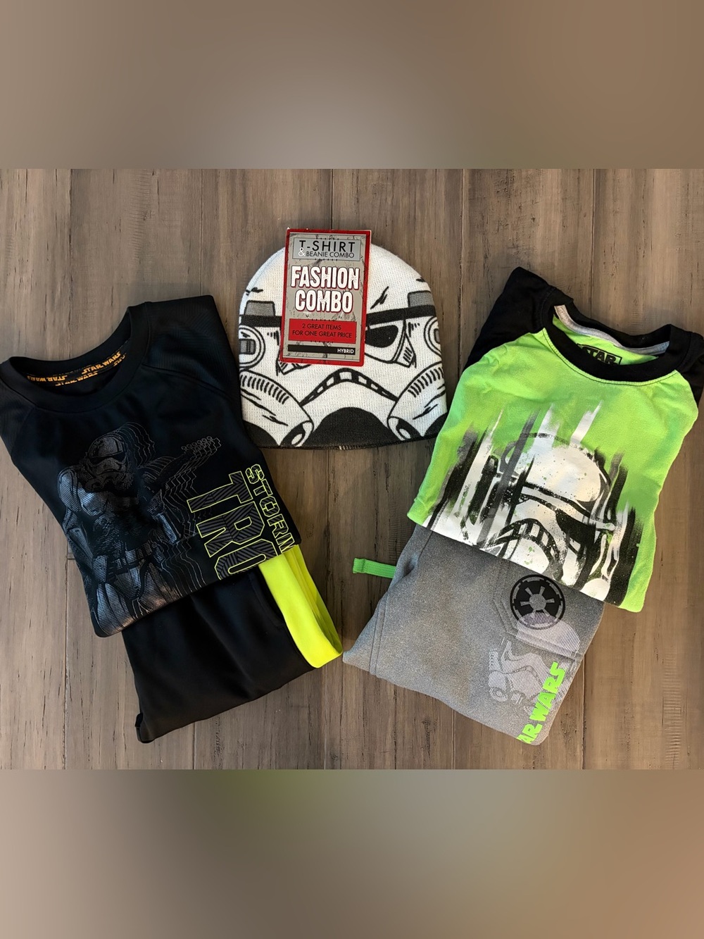 Star Wars bundle - 2 outfits & beanie hat - kids size S (6/7)